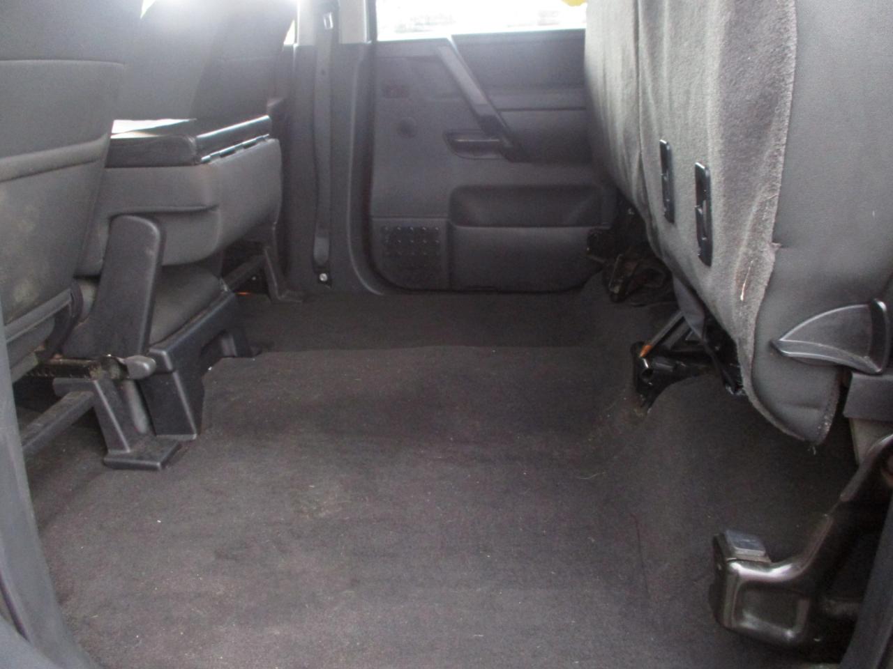 Nissan Titan SV Crew Cab 4WD 2013
