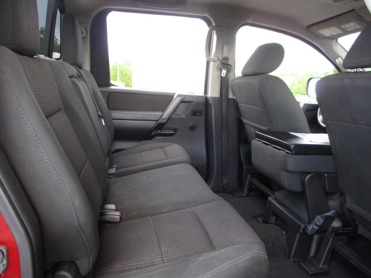 Nissan Titan SV Crew Cab 4WD 2013