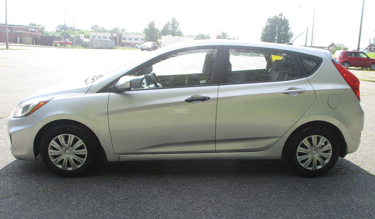 Hyundai Accent GS 5-Door 2013