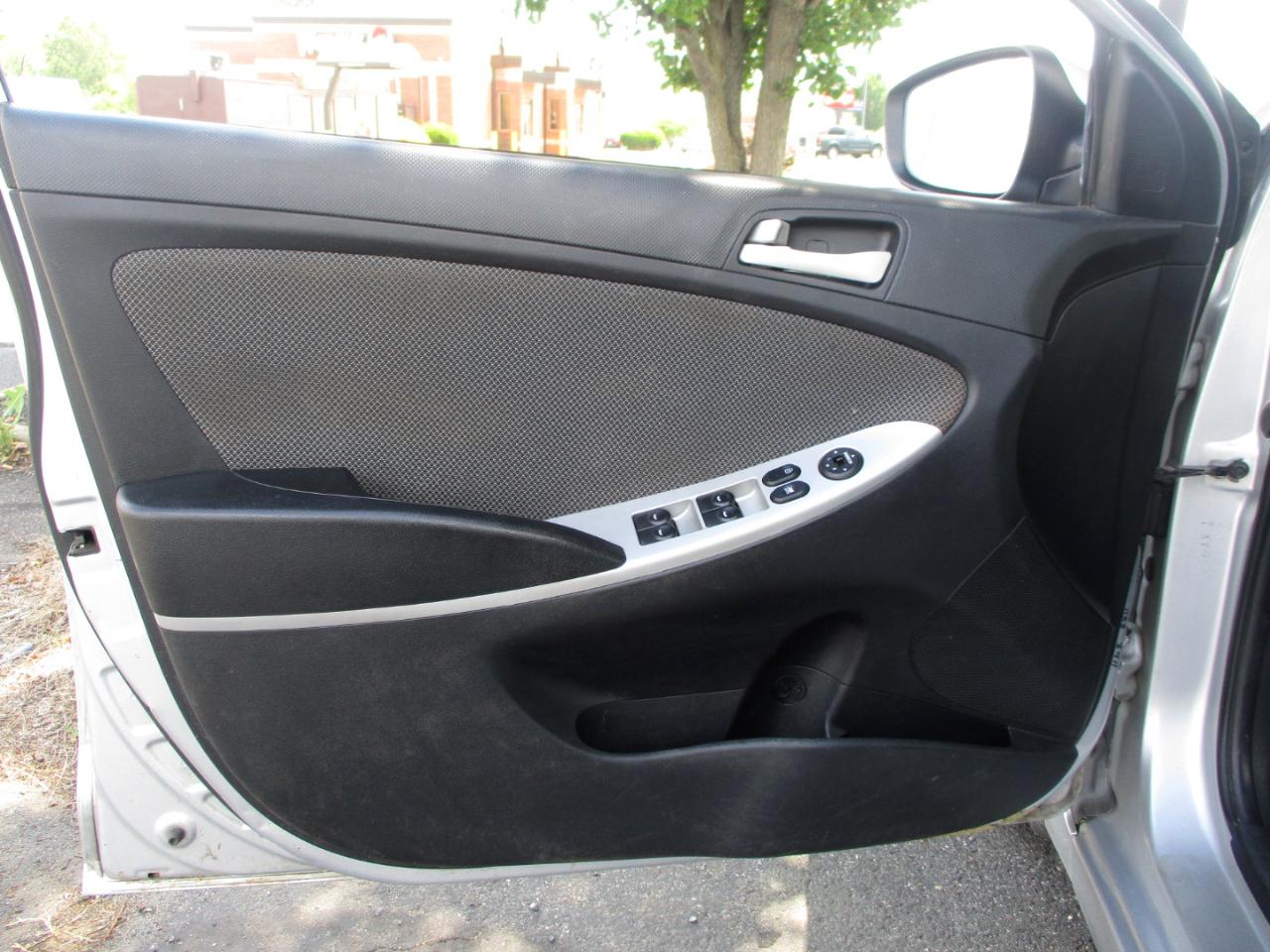 Hyundai Accent GS 5-Door 2013