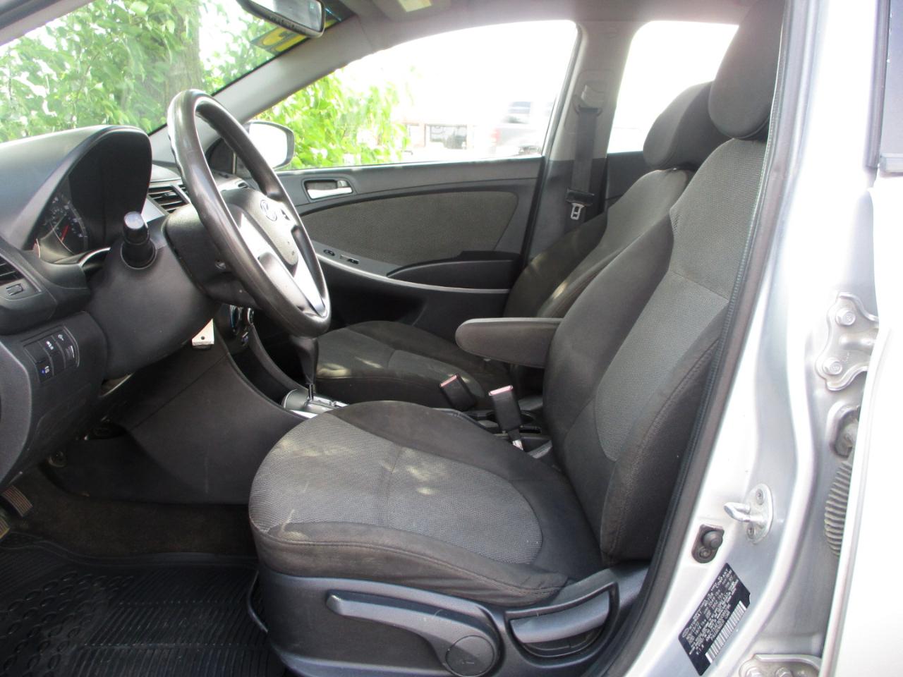 Hyundai Accent GS 5-Door 2013