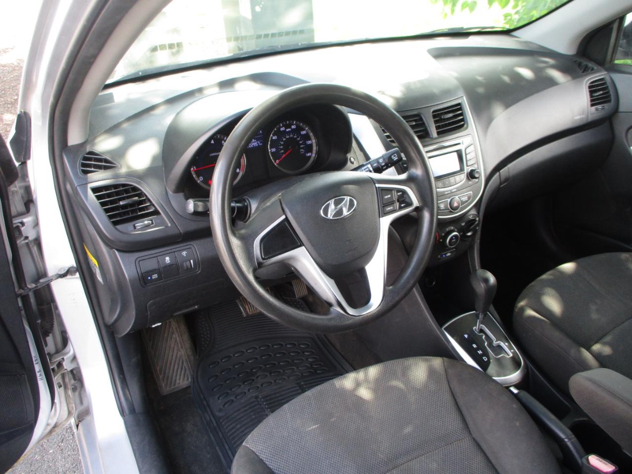 Hyundai Accent GS 5-Door 2013
