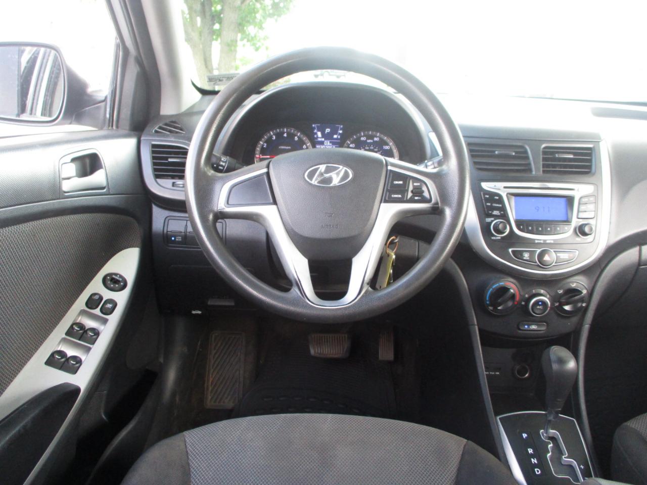 Hyundai Accent GS 5-Door 2013