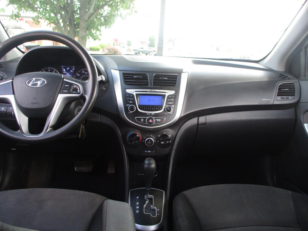 Hyundai Accent GS 5-Door 2013