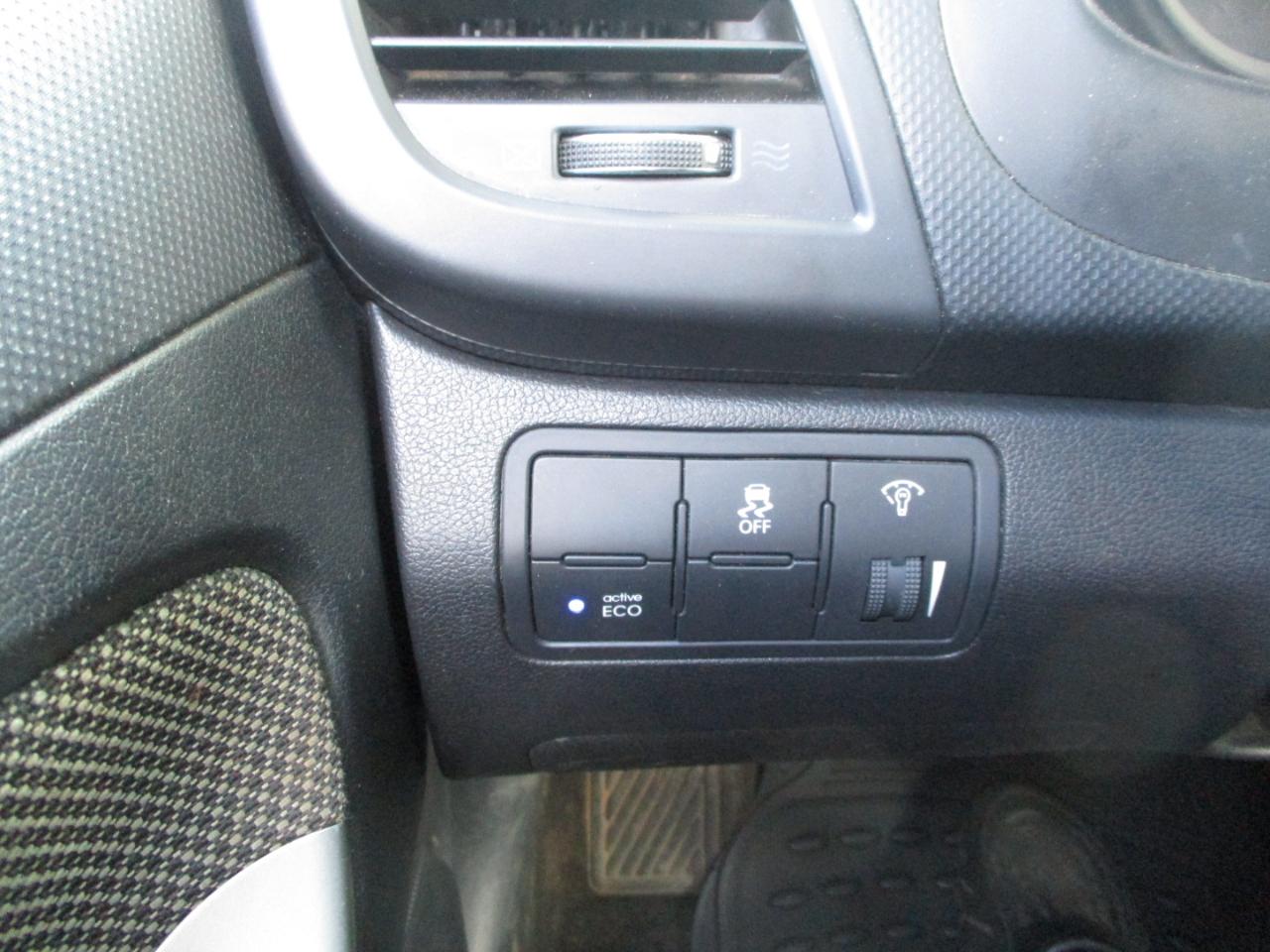 Hyundai Accent GS 5-Door 2013