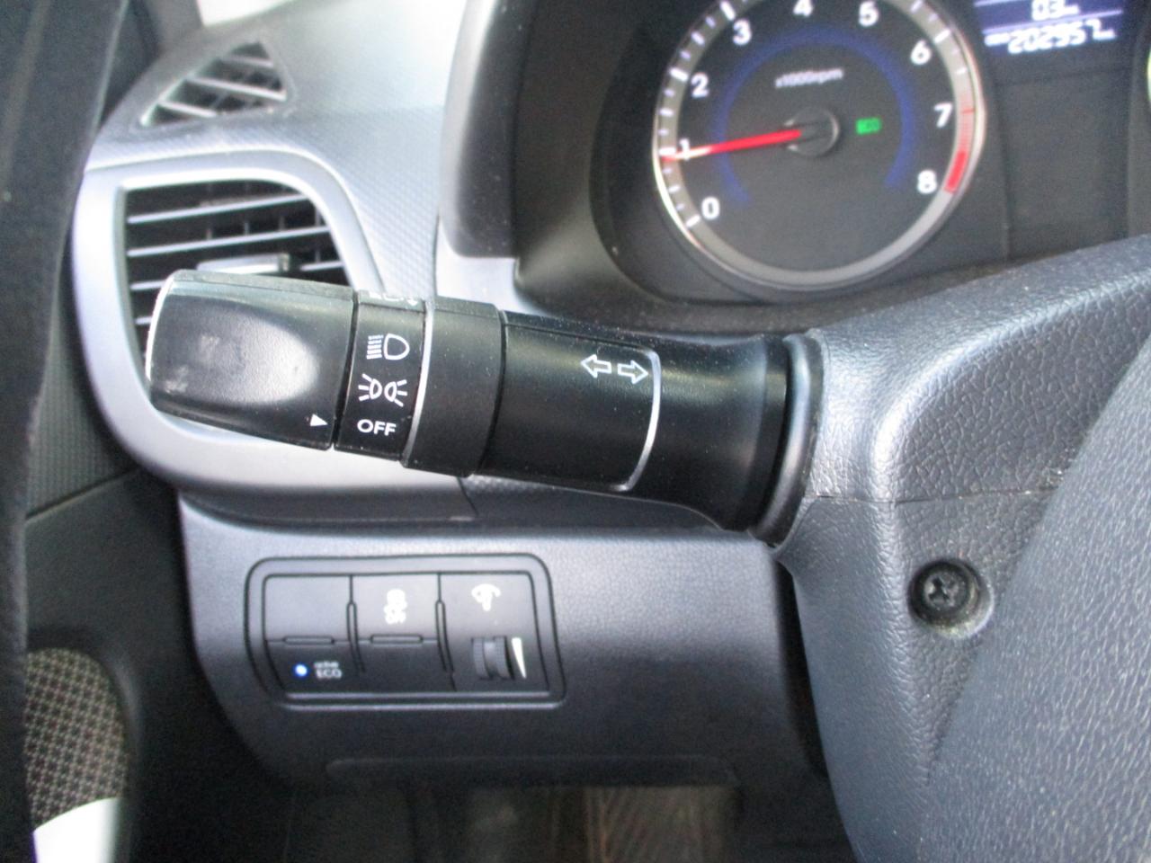 Hyundai Accent GS 5-Door 2013