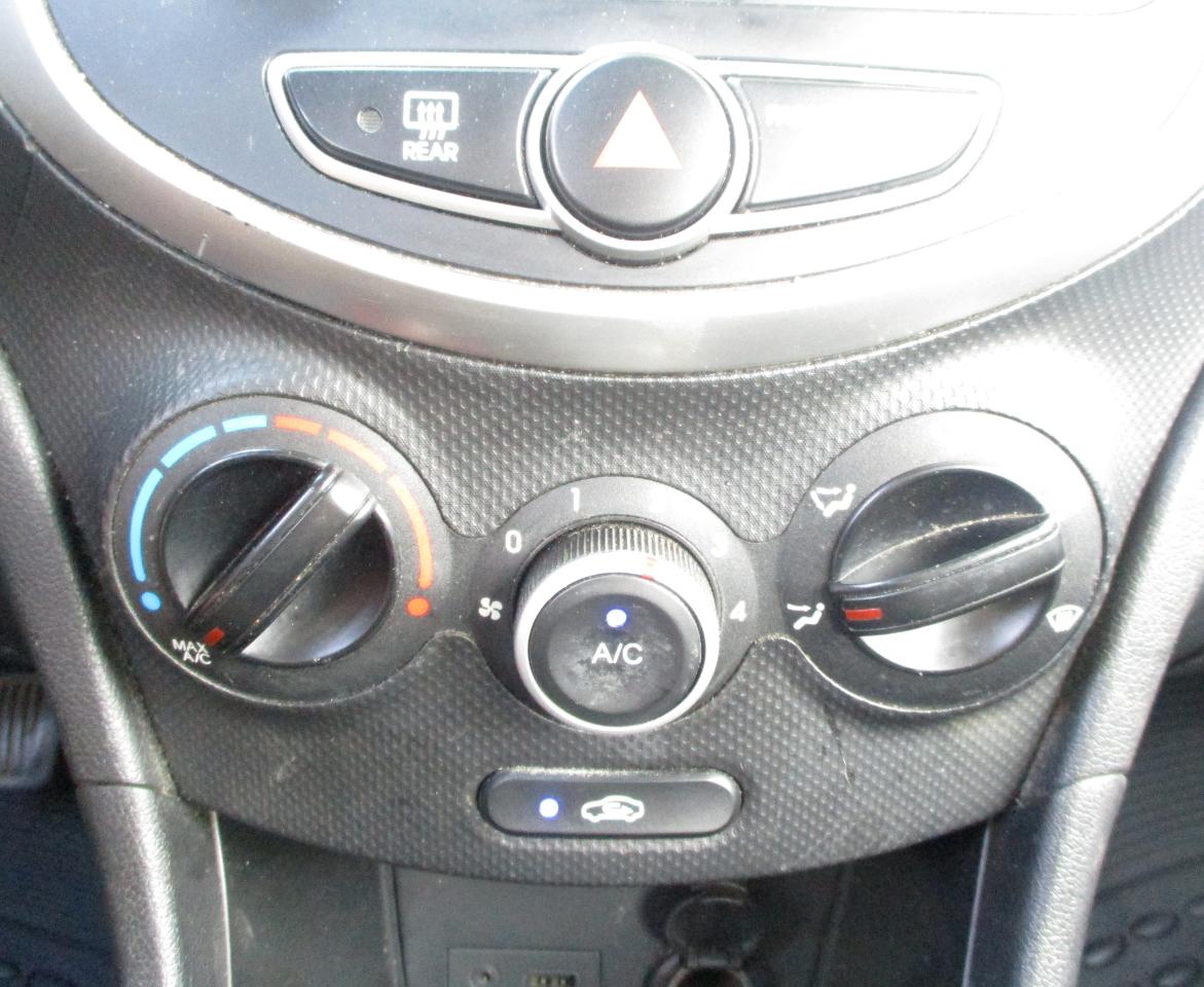 Hyundai Accent GS 5-Door 2013