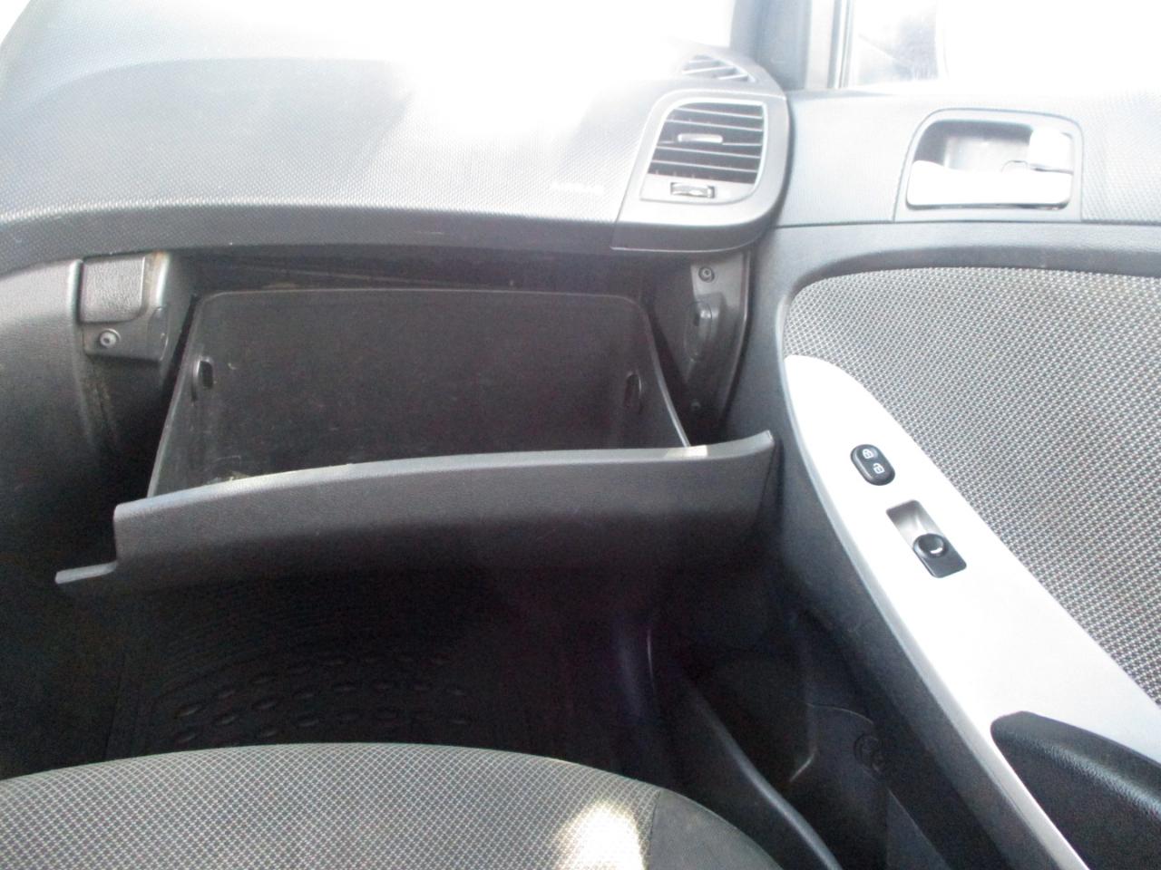 Hyundai Accent GS 5-Door 2013