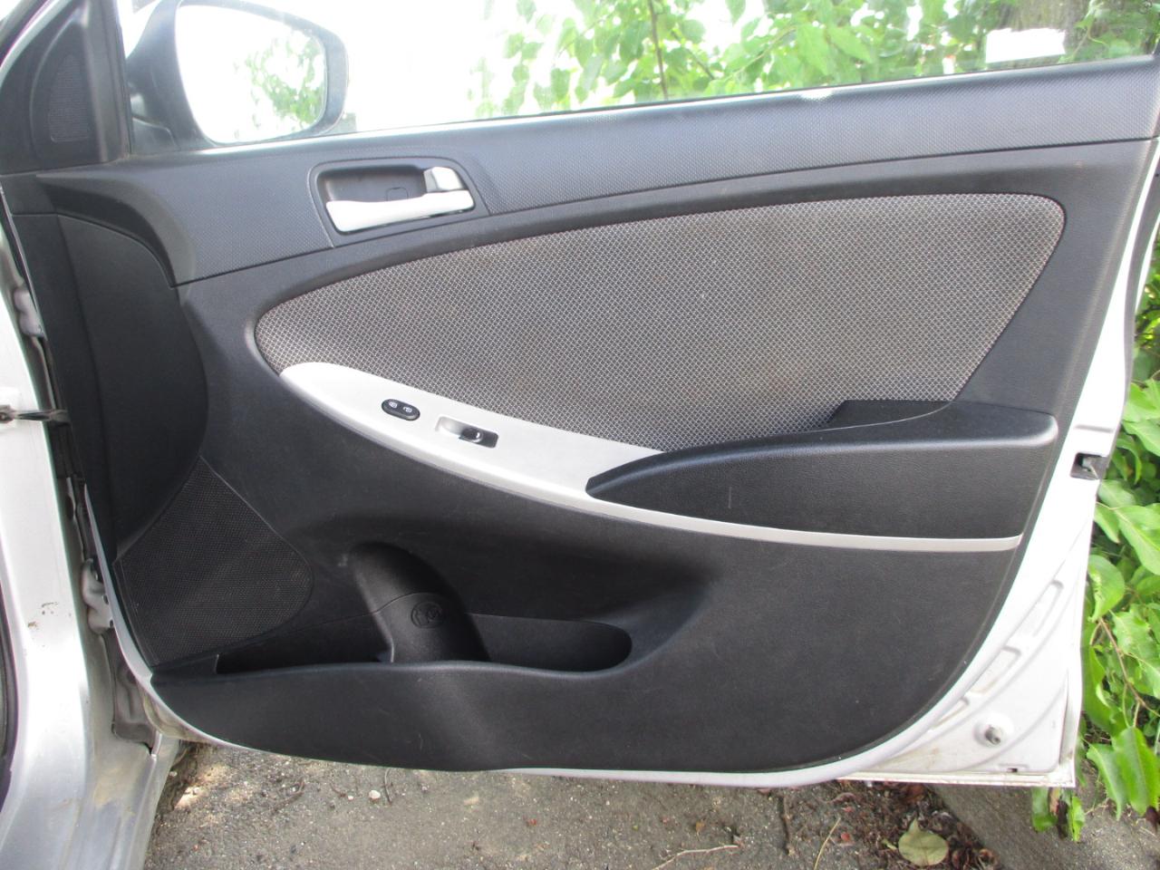 Hyundai Accent GS 5-Door 2013
