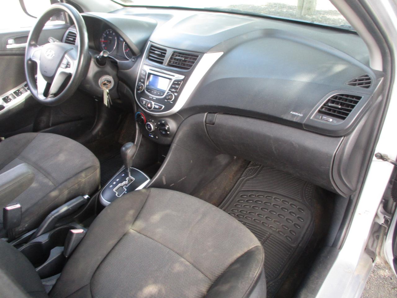 Hyundai Accent GS 5-Door 2013