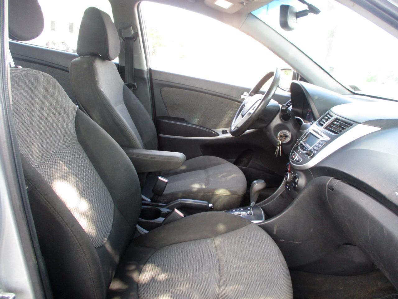 Hyundai Accent GS 5-Door 2013