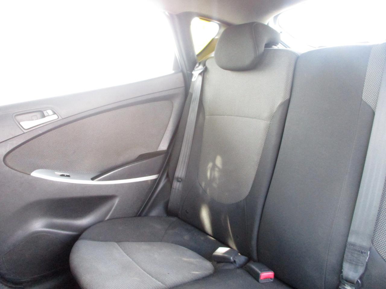 Hyundai Accent GS 5-Door 2013