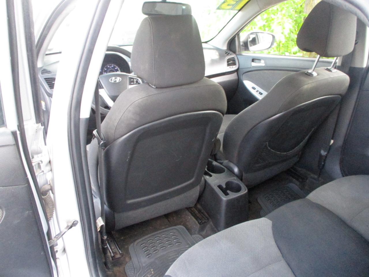 Hyundai Accent GS 5-Door 2013