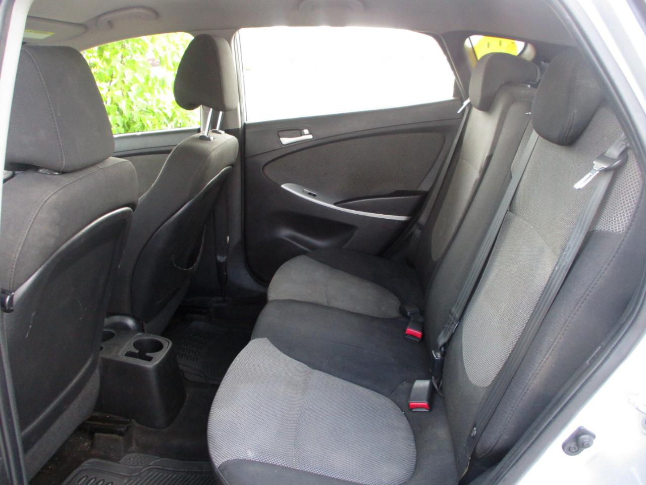 Hyundai Accent GS 5-Door 2013