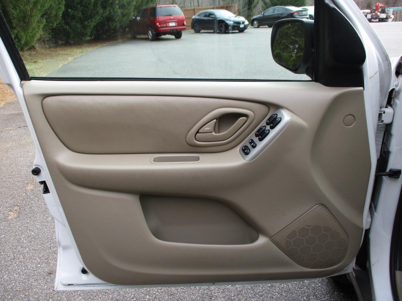 Mazda Tribute ES 4WD 2003