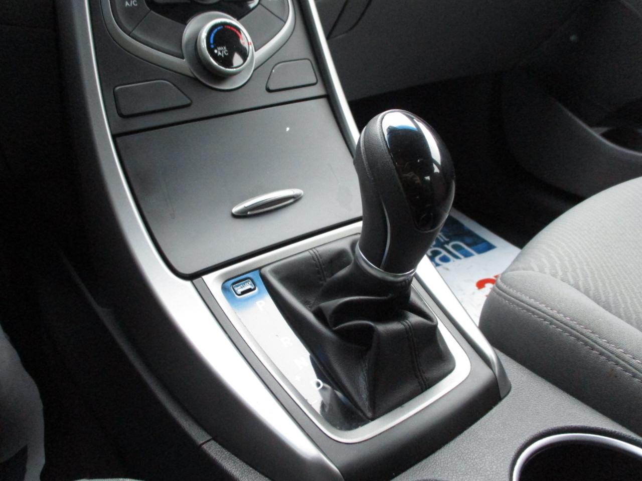 Hyundai Elantra SE 2014