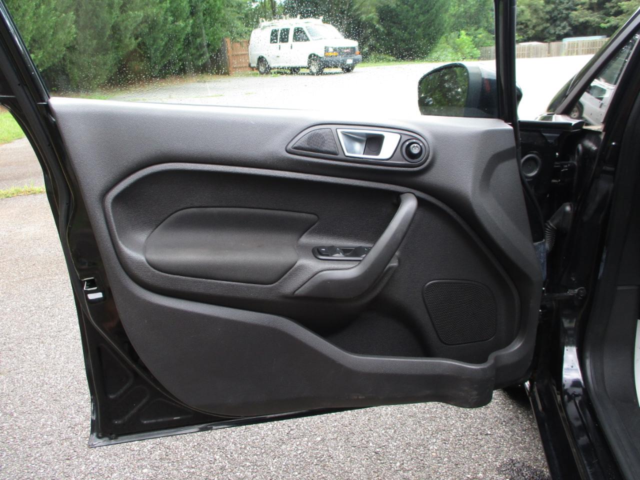 Ford Fiesta SE Sedan 2014