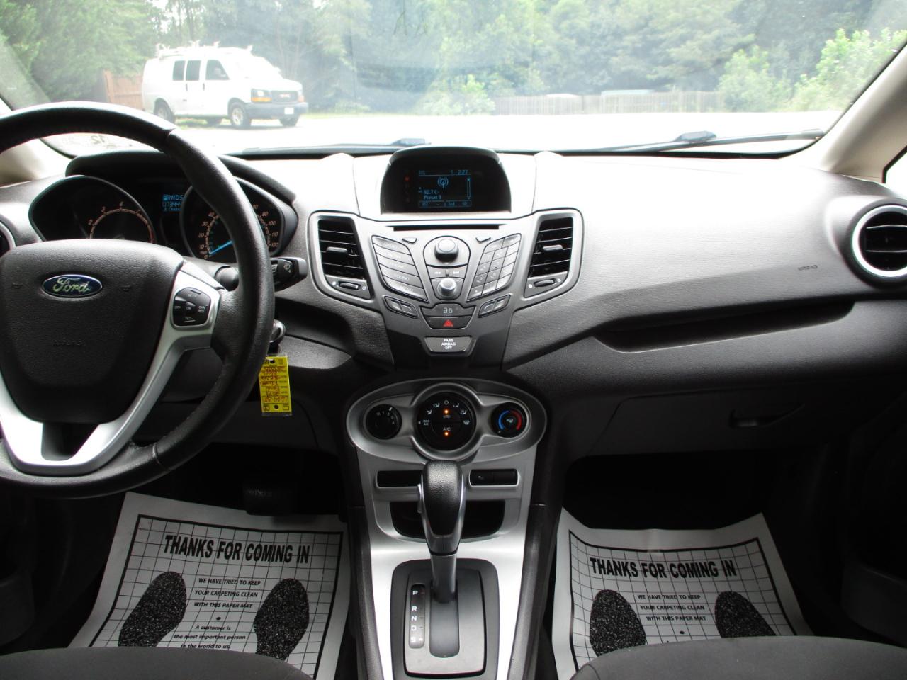 Ford Fiesta SE Sedan 2014