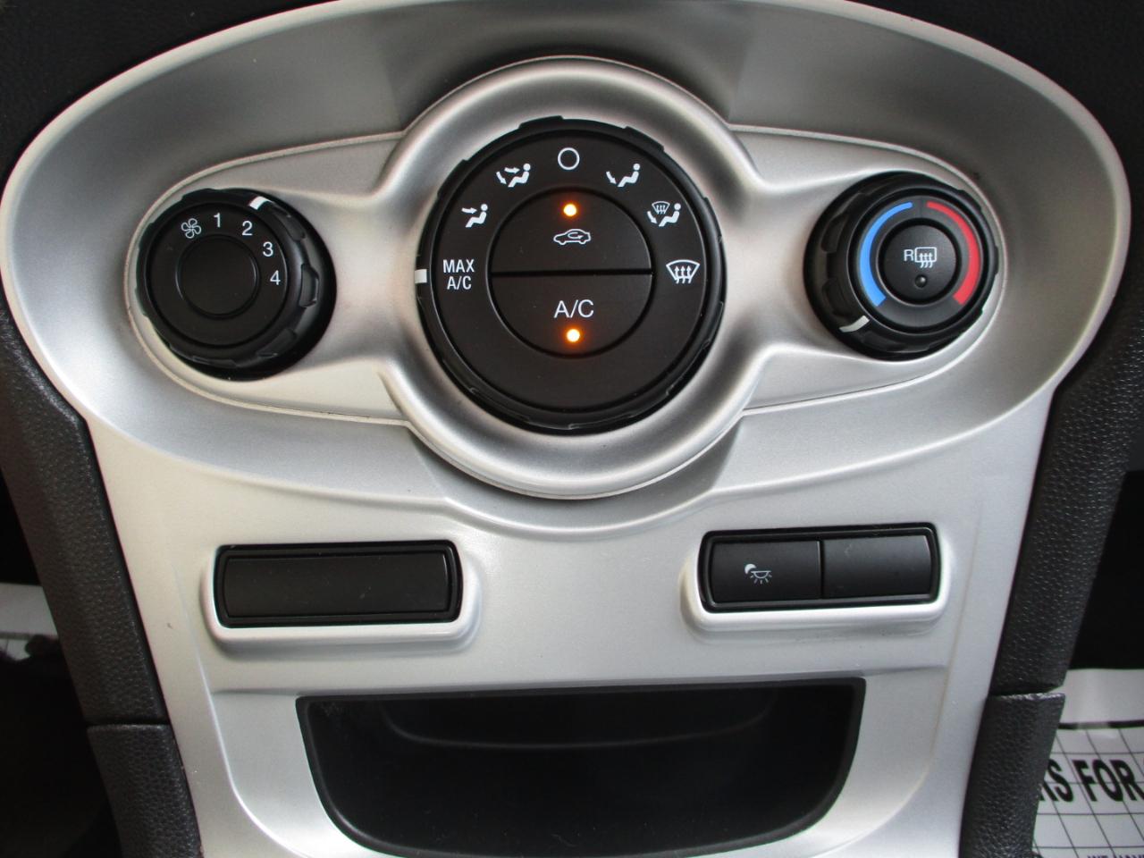 Ford Fiesta SE Sedan 2014