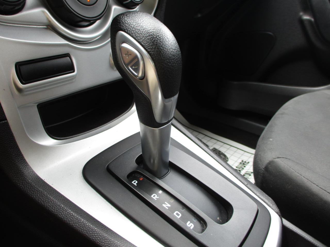 Ford Fiesta SE Sedan 2014