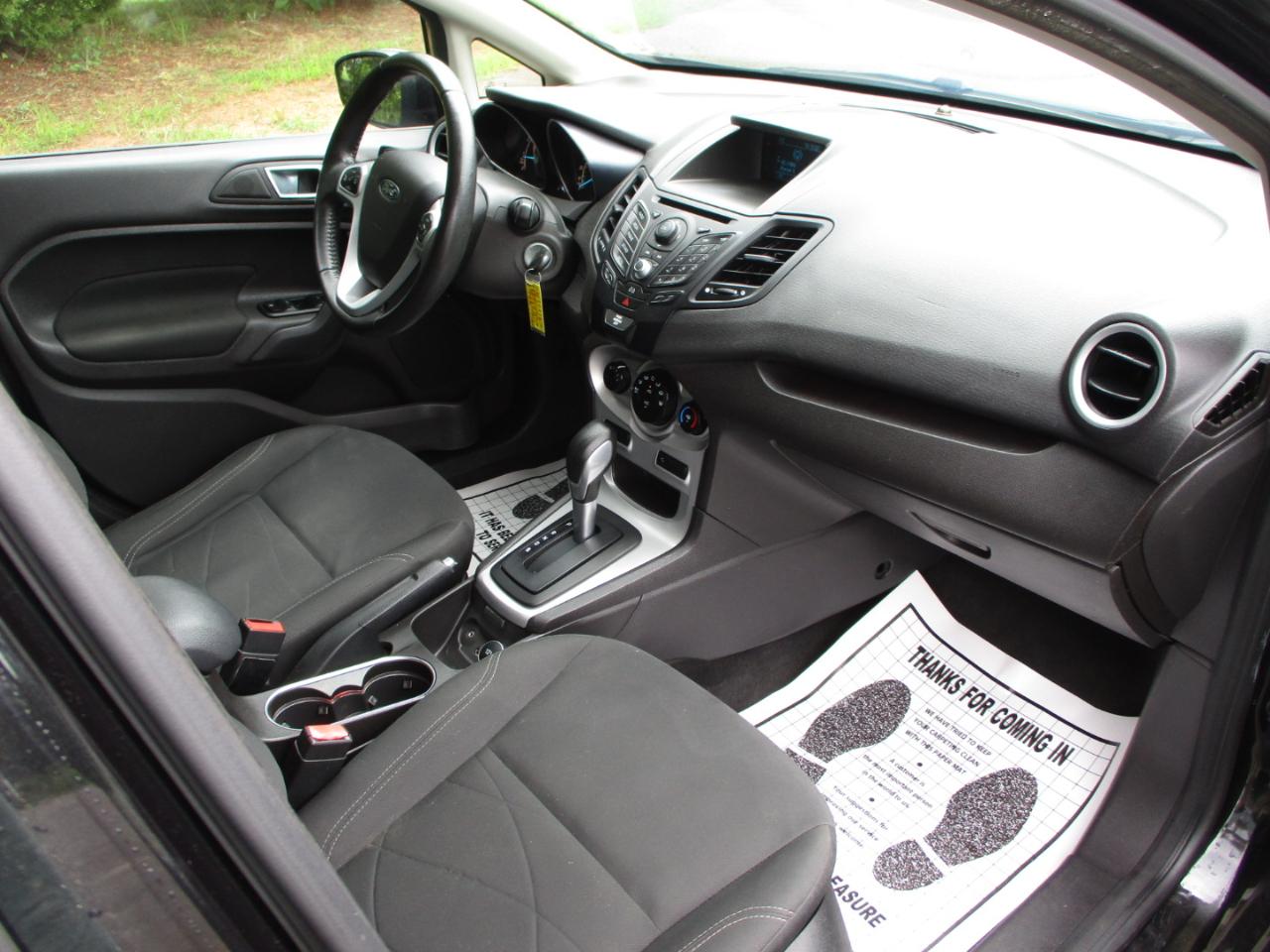 Ford Fiesta SE Sedan 2014