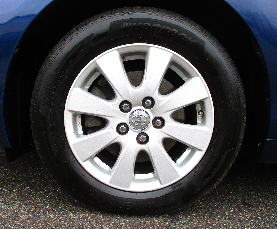 Toyota Camry LE V6 6-Spd AT 2009