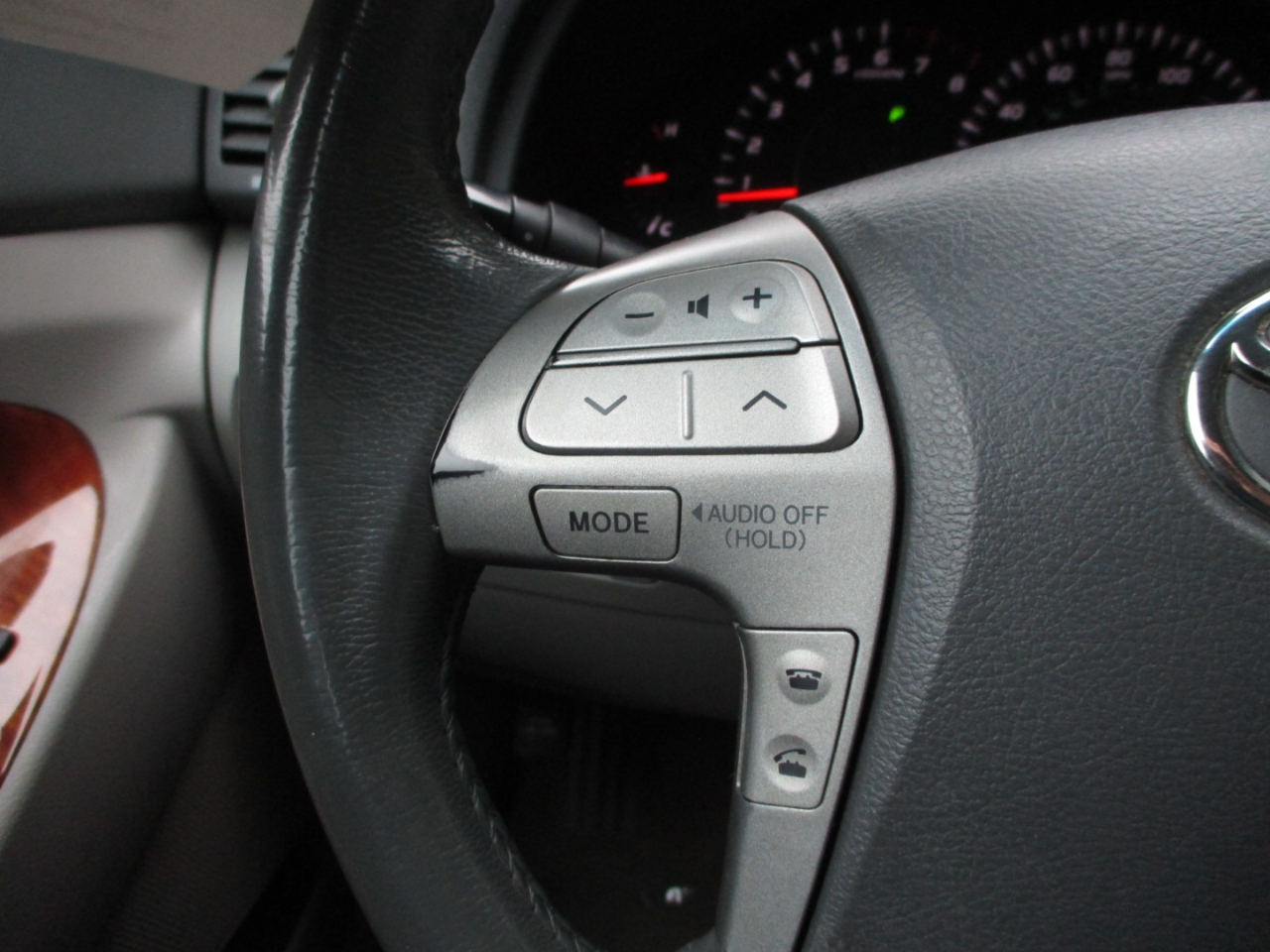 Toyota Camry LE V6 6-Spd AT 2009