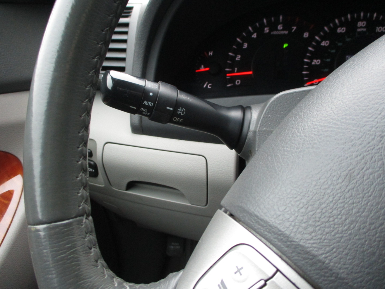 Toyota Camry LE V6 6-Spd AT 2009