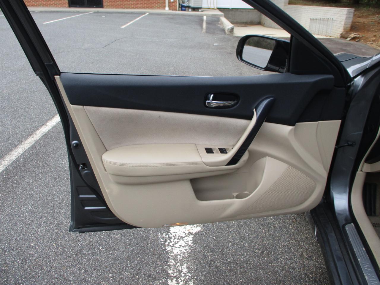 Nissan Maxima S 2014