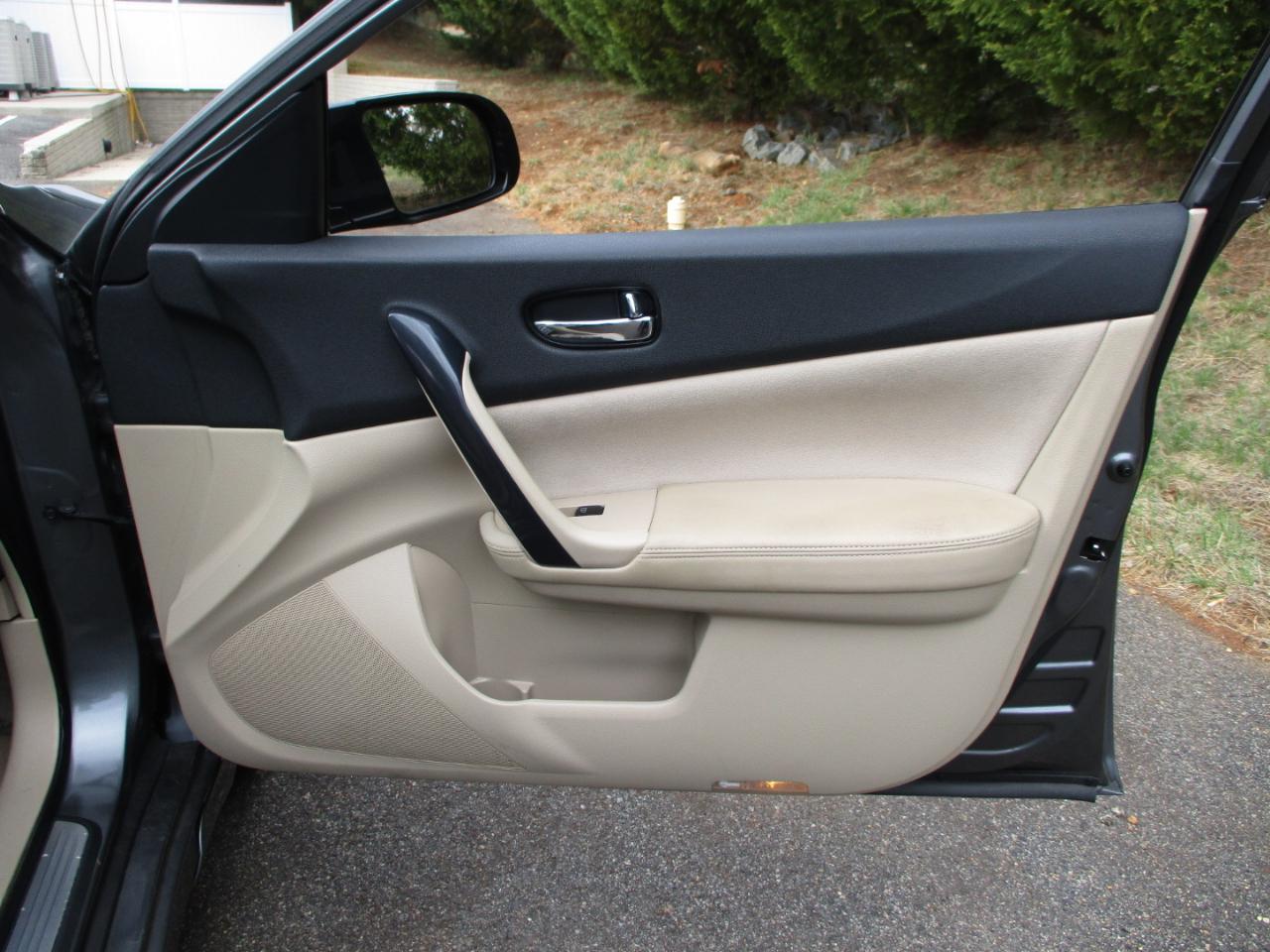 Nissan Maxima S 2014