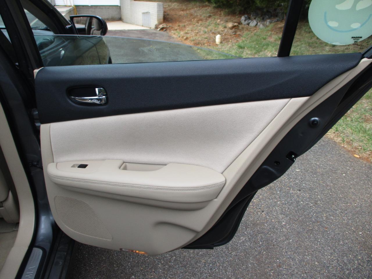 Nissan Maxima S 2014