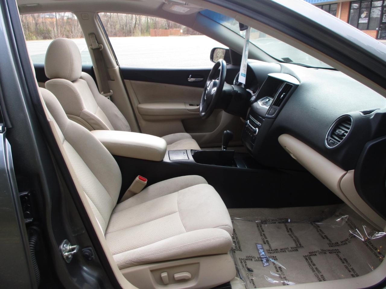 Nissan Maxima S 2014