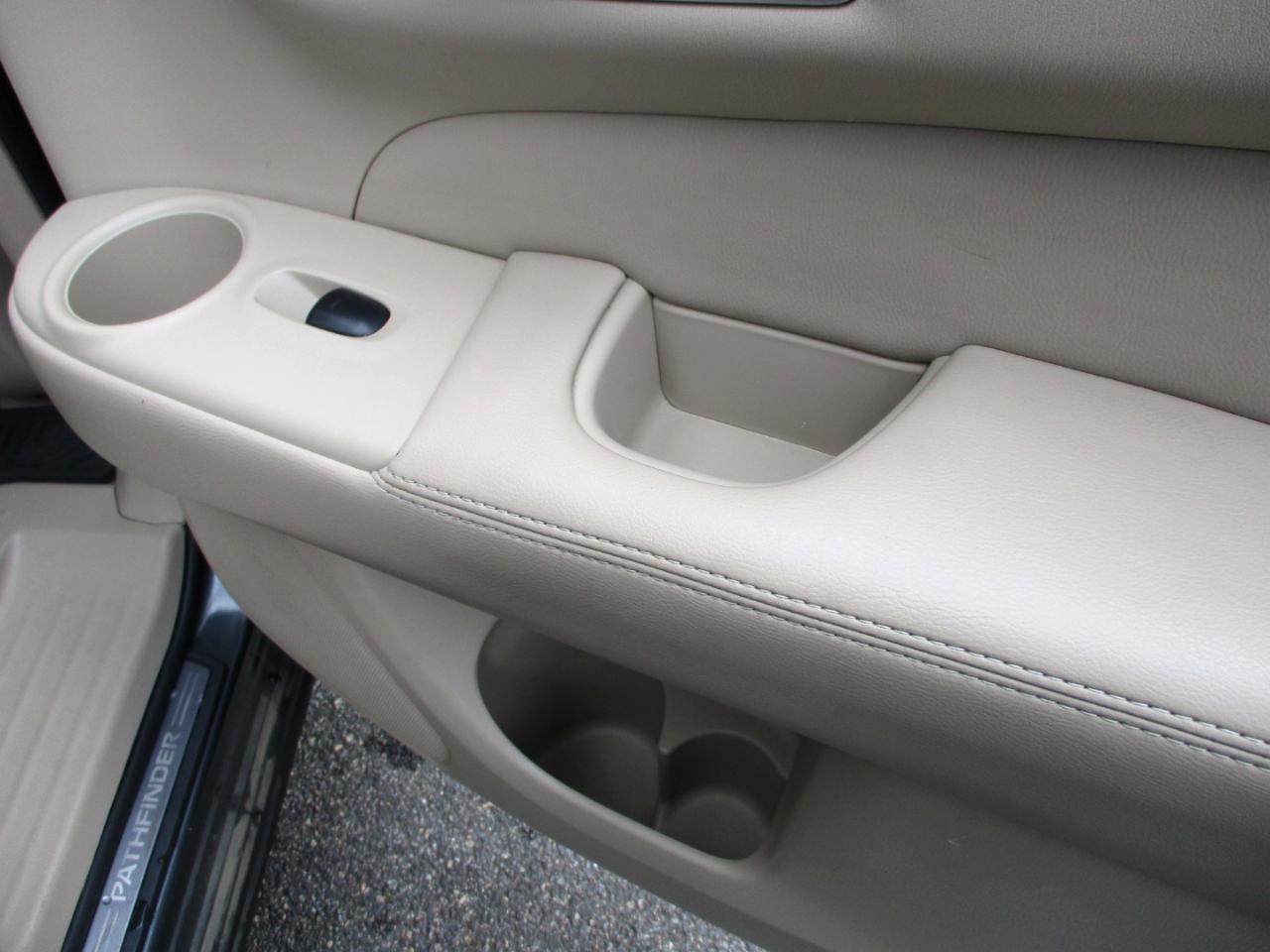 Nissan Pathfinder Platinum 4WD 2014