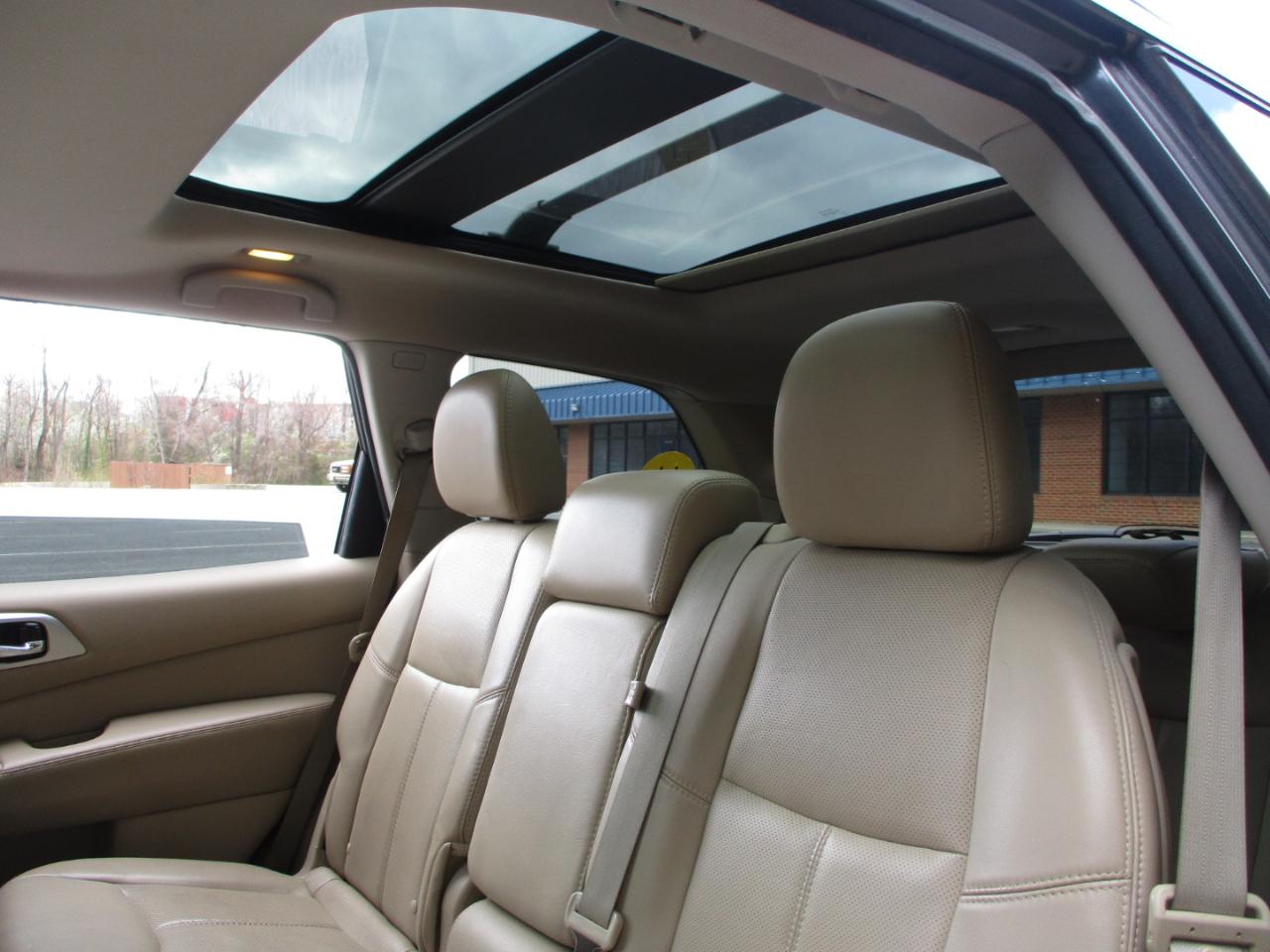 Nissan Pathfinder Platinum 4WD 2014