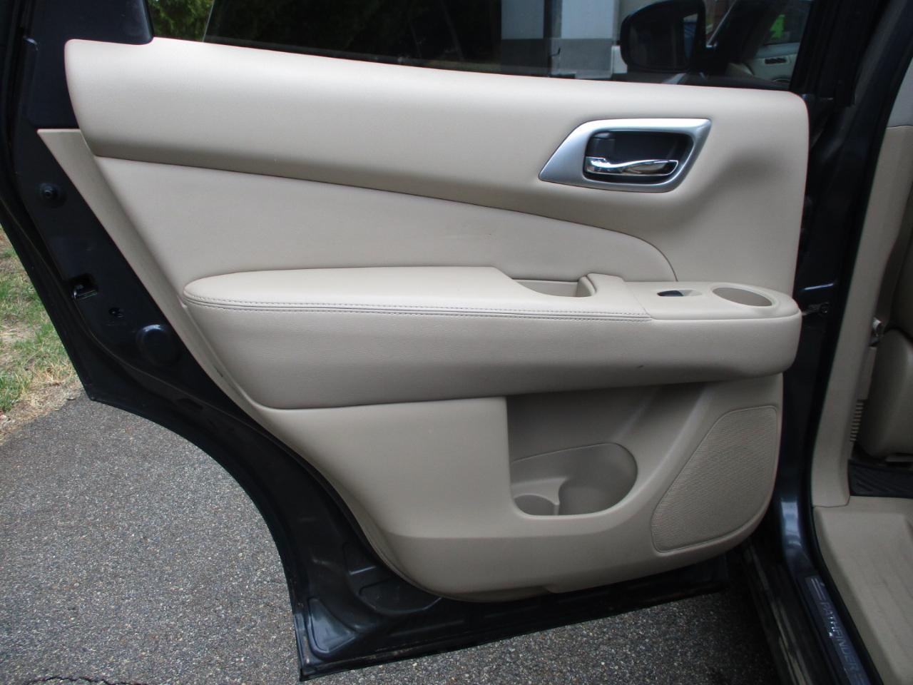 Nissan Pathfinder Platinum 4WD 2014