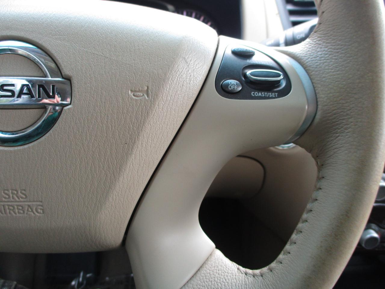 Nissan Pathfinder Platinum 4WD 2014