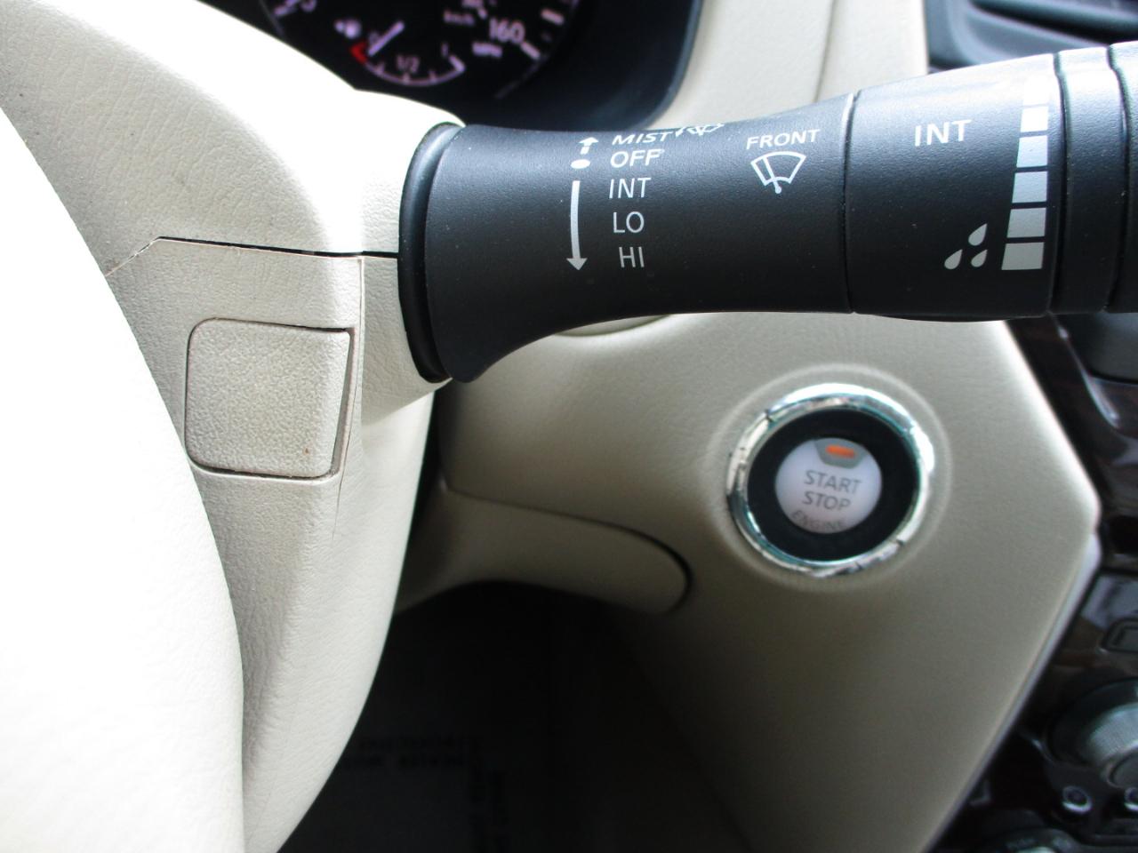 Nissan Pathfinder Platinum 4WD 2014