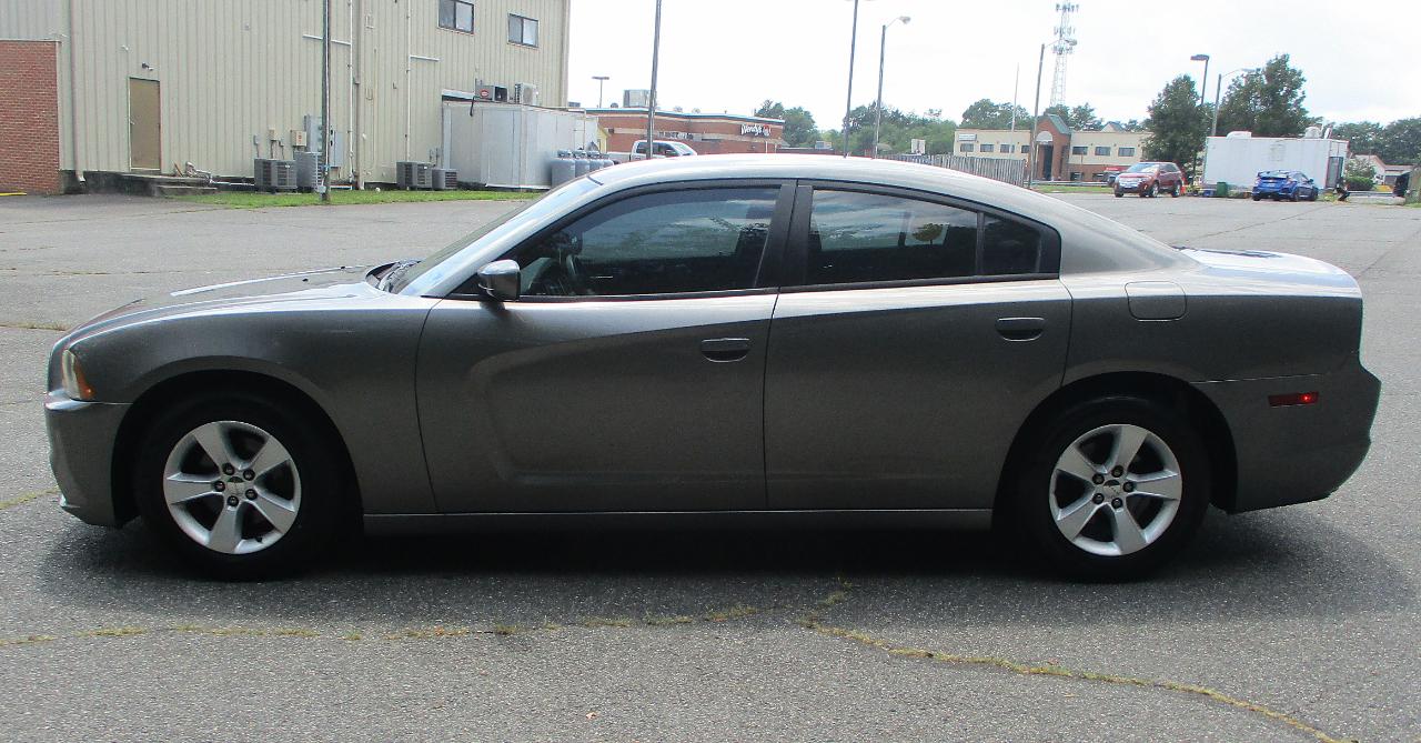 Dodge Charger SE 2012