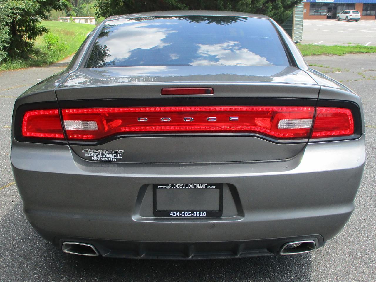 Dodge Charger SE 2012