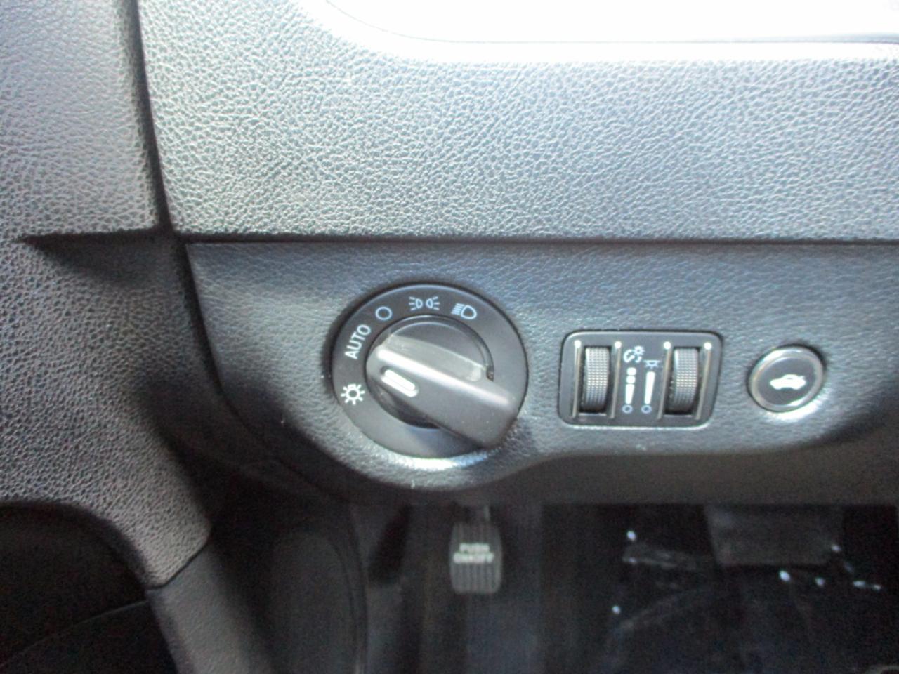 Dodge Charger SE 2012