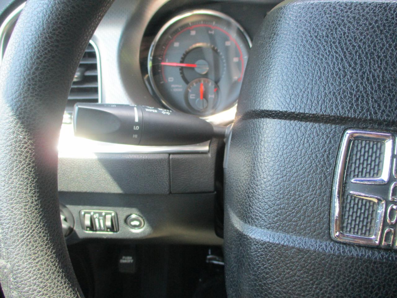 Dodge Charger SE 2012