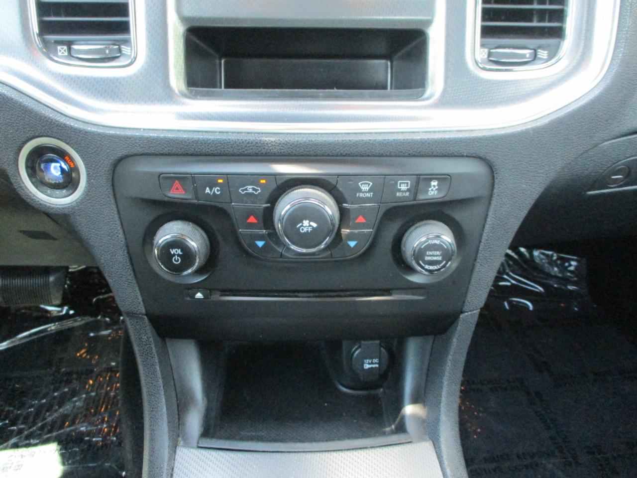 Dodge Charger SE 2012