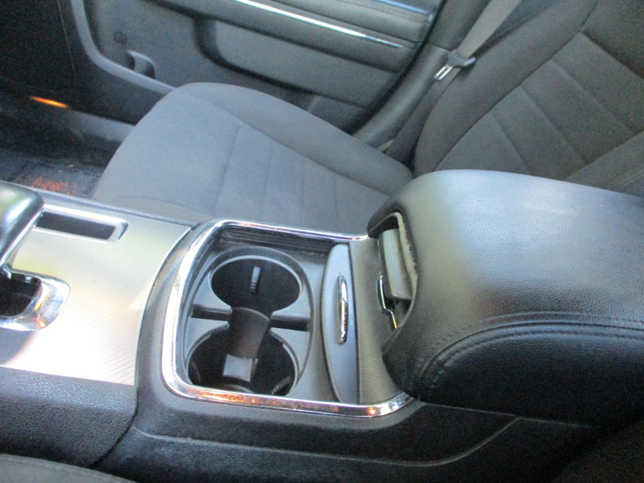 Dodge Charger SE 2012