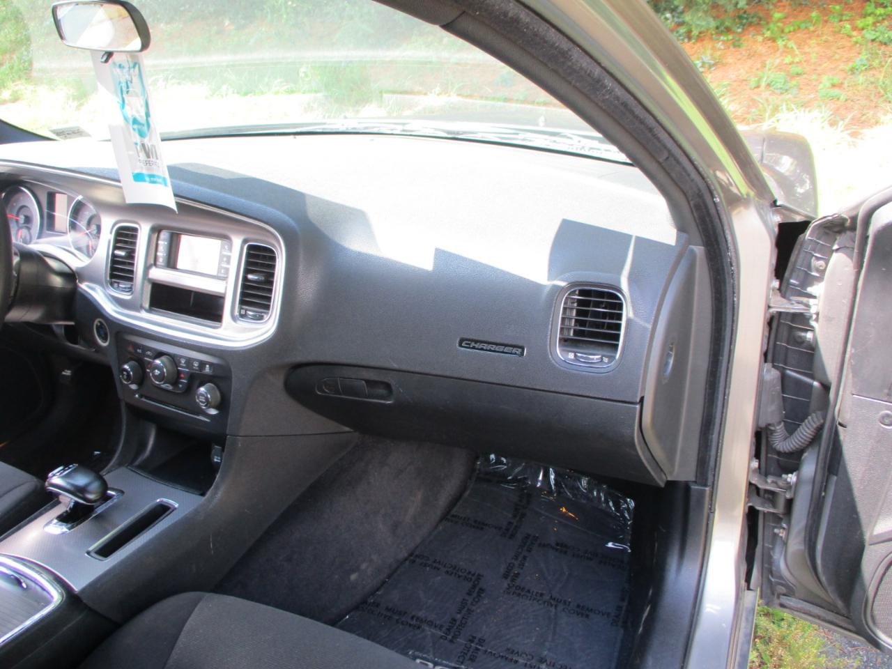 Dodge Charger SE 2012