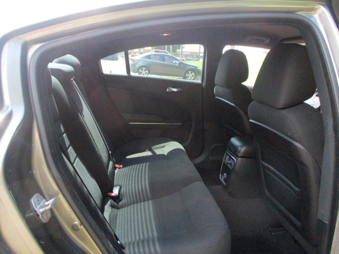 Dodge Charger SE 2012