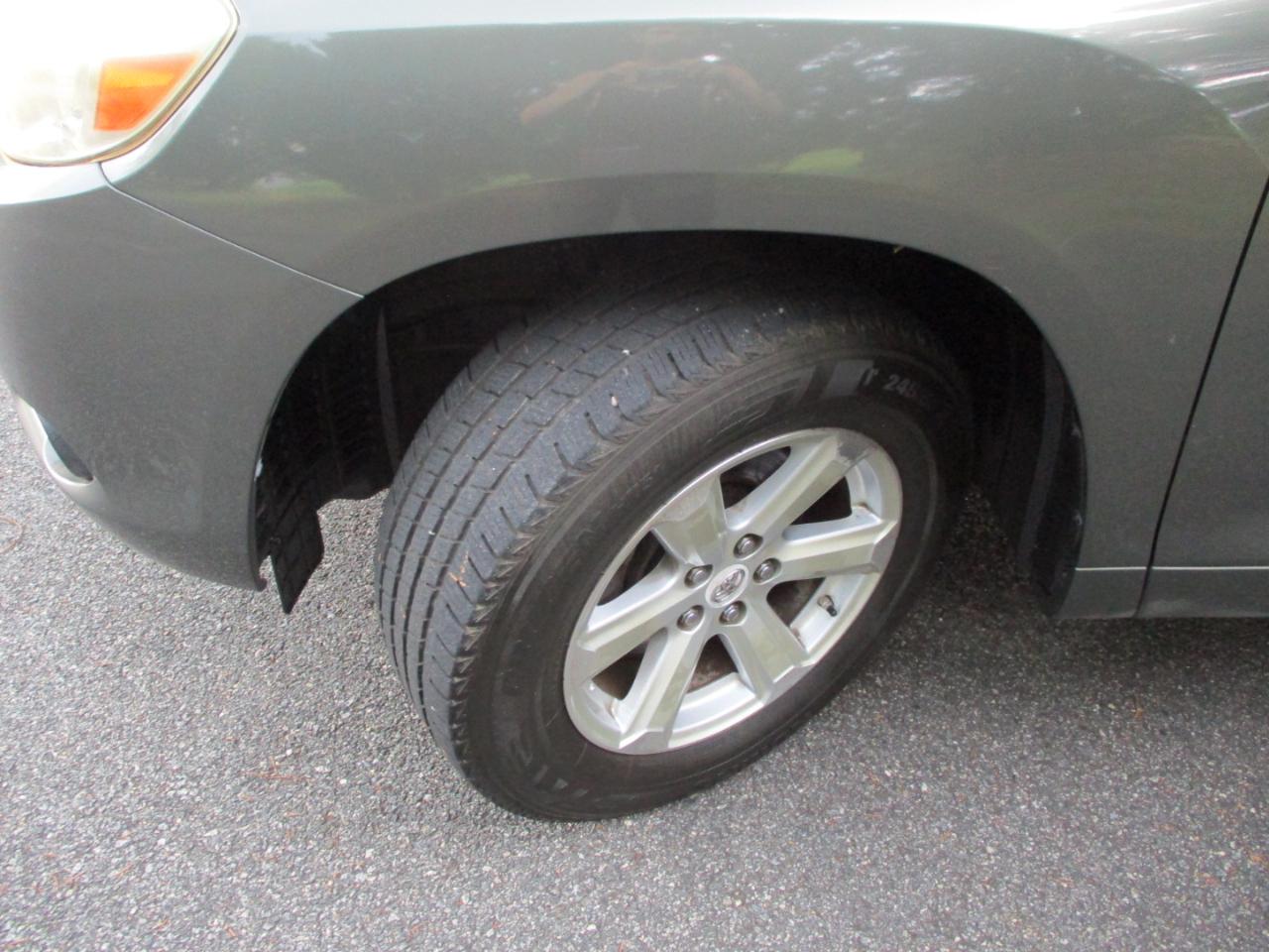 Toyota Highlander Base 4WD 2008