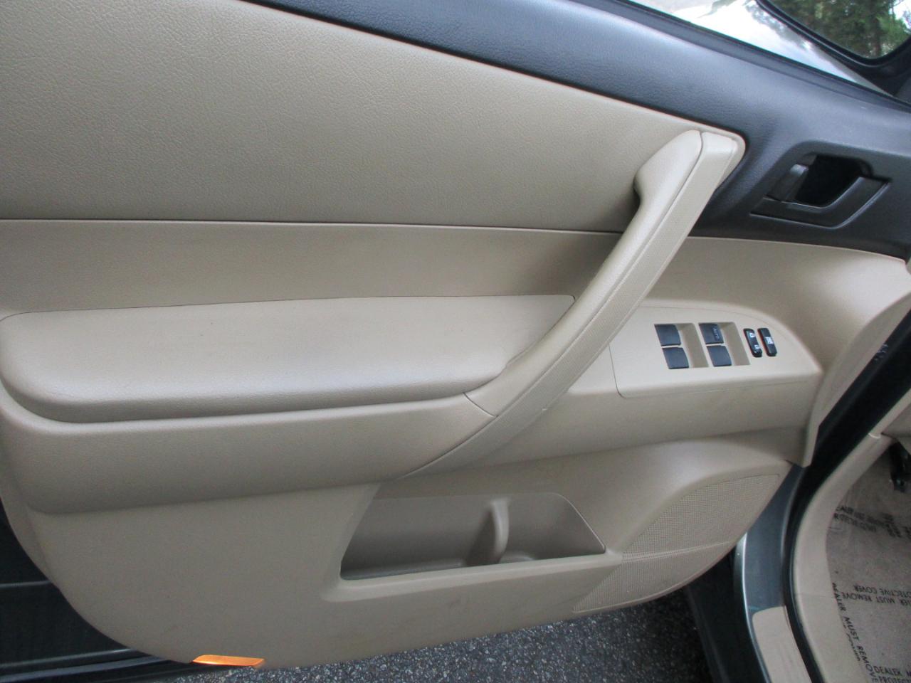 Toyota Highlander Base 4WD 2008