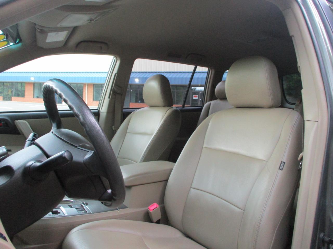 Toyota Highlander Base 4WD 2008
