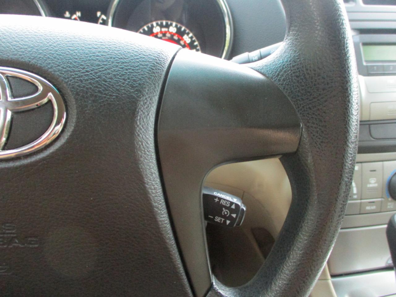 Toyota Highlander Base 4WD 2008