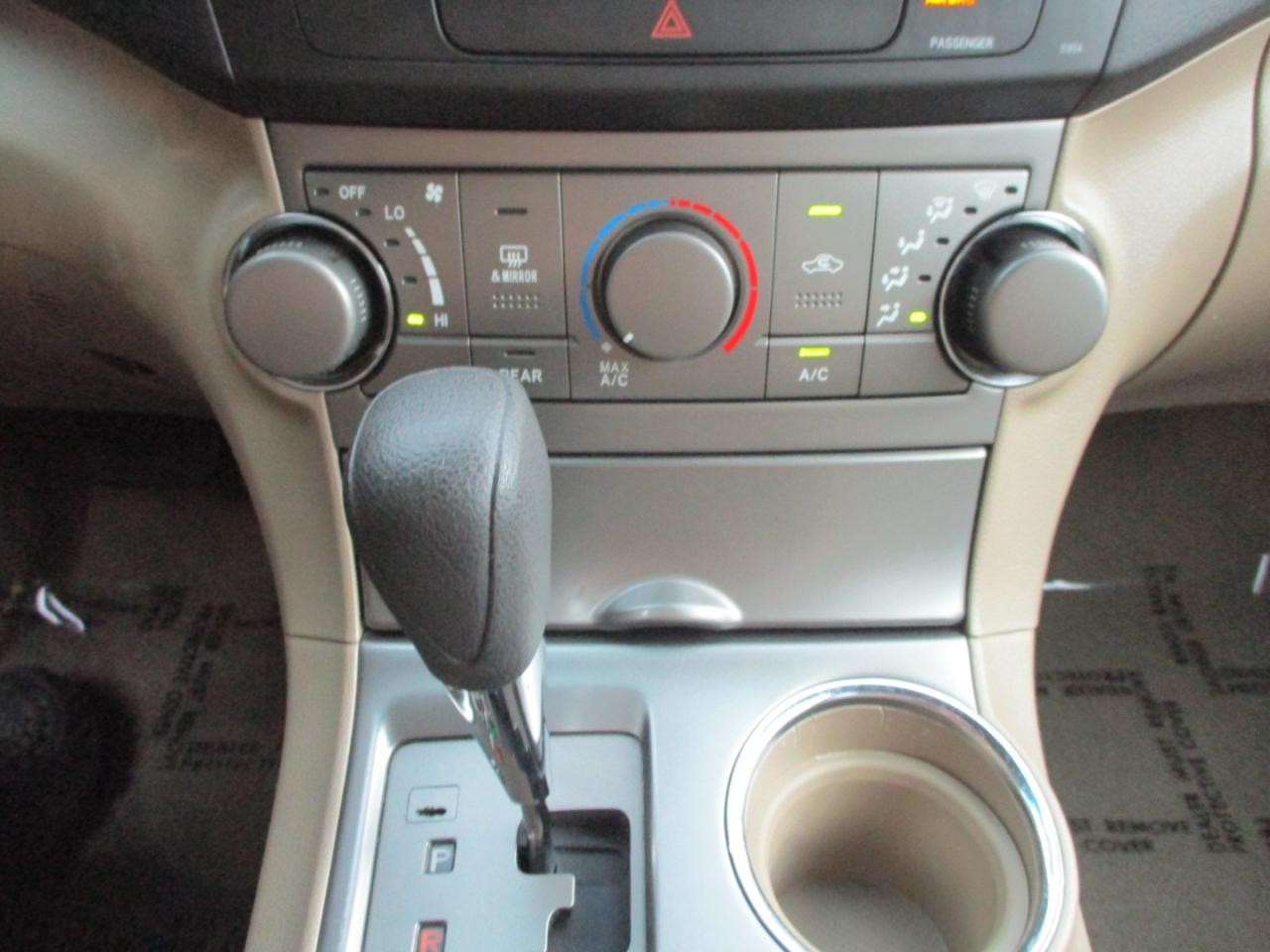 Toyota Highlander Base 4WD 2008
